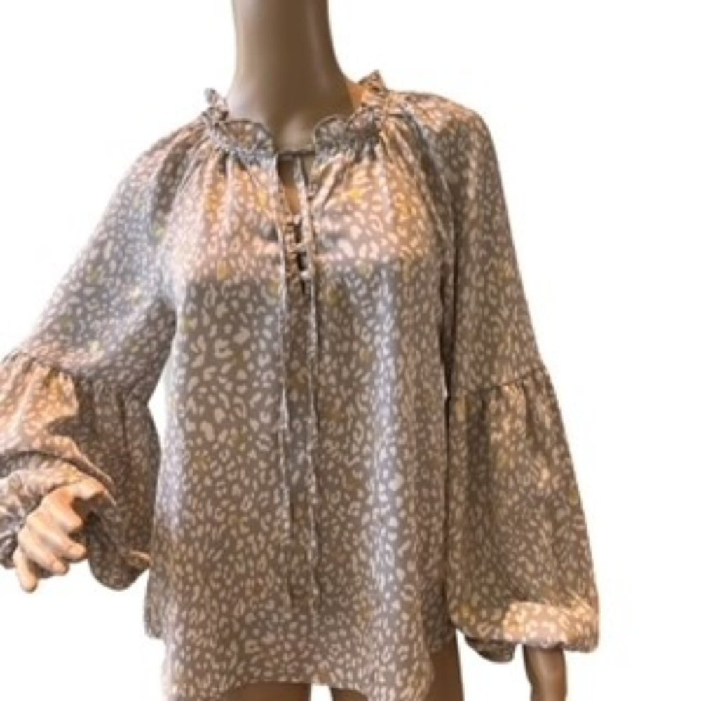 Women's Balloon Sleeve Cheetah Print Top Size Small NWOT